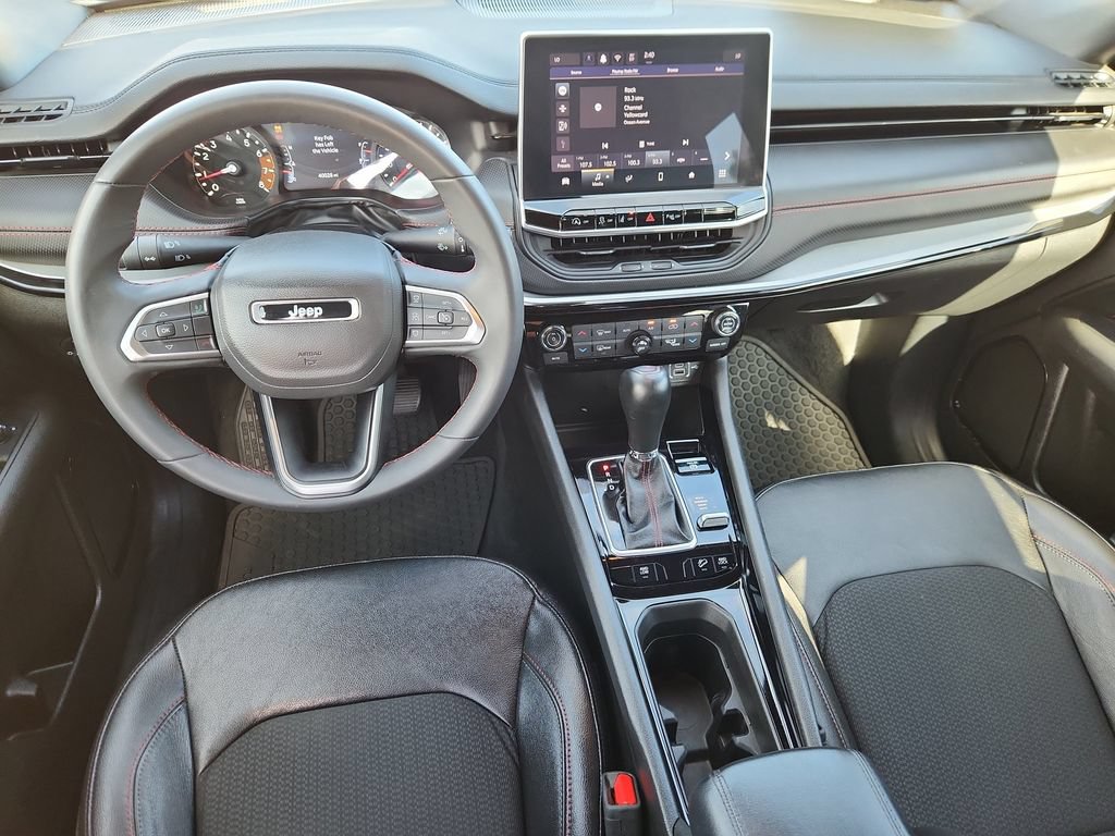 Certified 2025 Jeep Compass Trailhawk AWD/4WD image 9