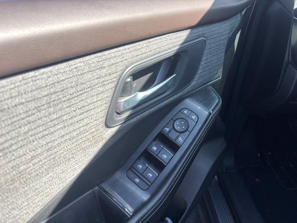Used 2023 Nissan Rogue SV FWD image 14