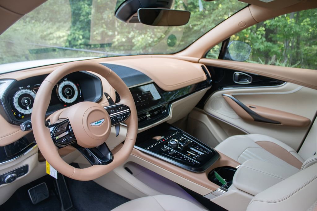 New 2025 Aston Martin DBX 707 image 9