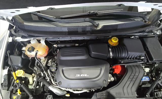 Used 2017 Chrysler Pacifica Limited w/ Tire & Wheel Group FWD image 21