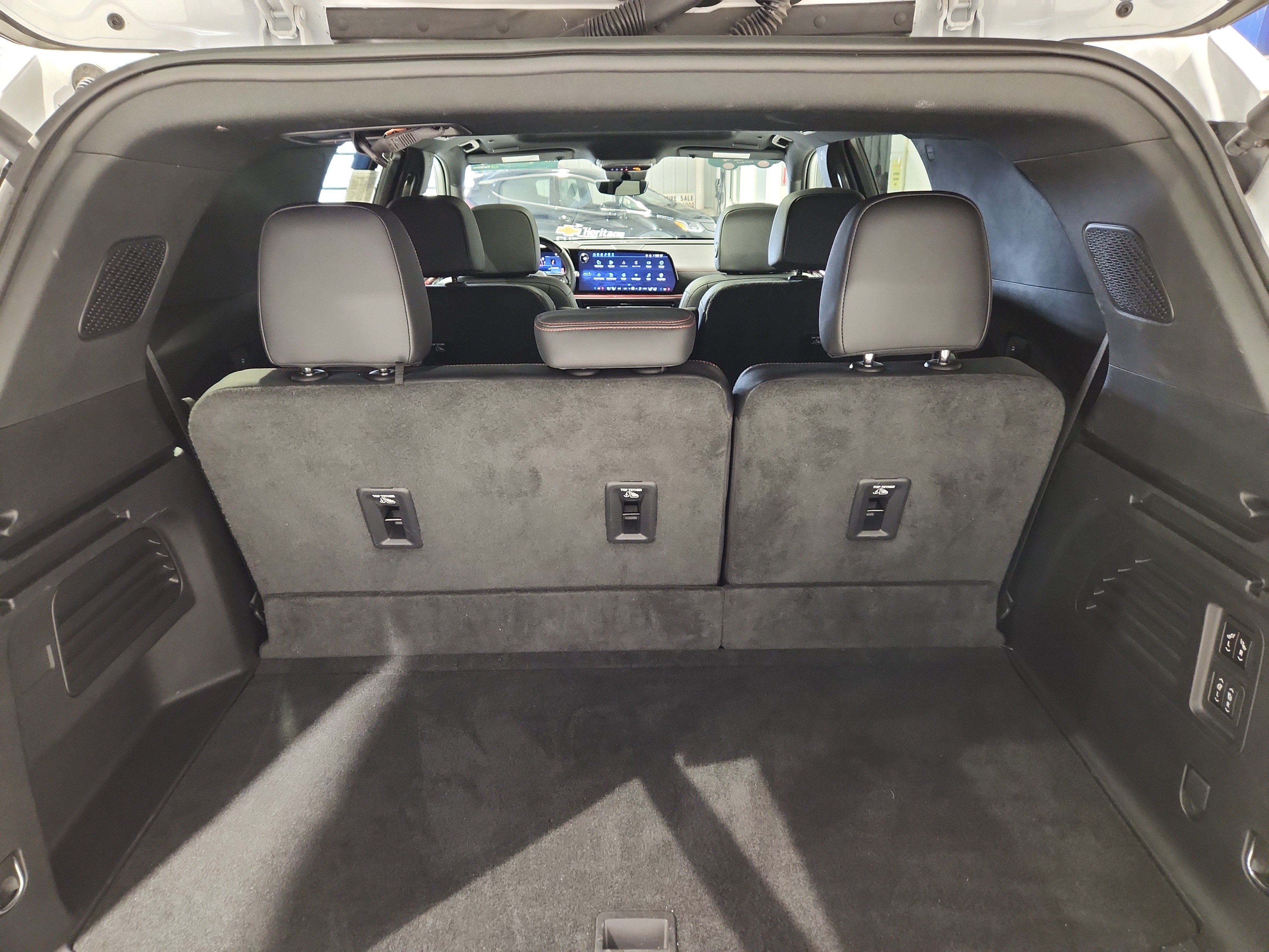 Certified 2024 Chevrolet Traverse RS w/ LPO, Floor Liner Package AWD/4WD image 24