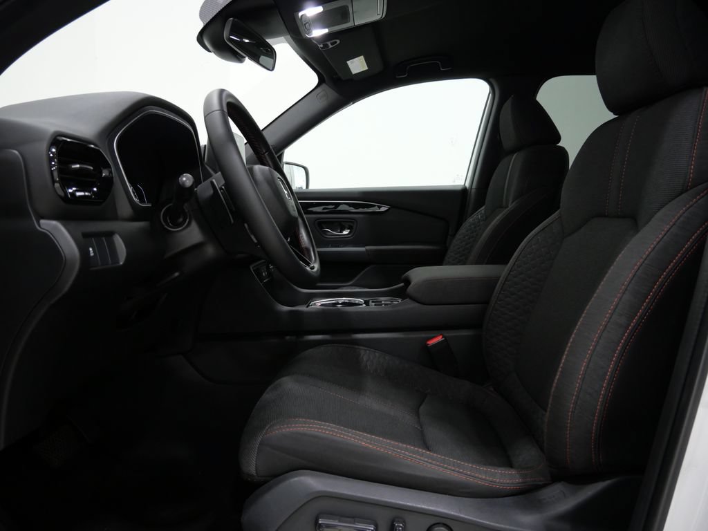 Used 2024 Honda Pilot Sport image 12