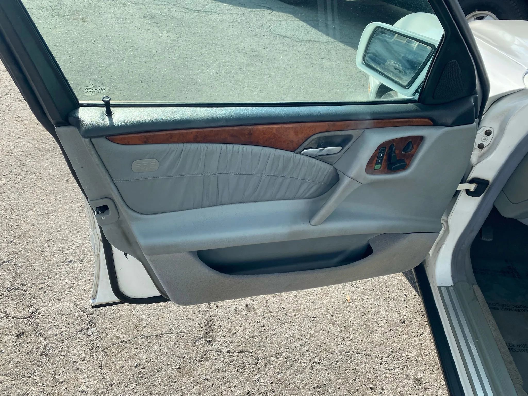 Used 1999 Mercedes-Benz E 320 Sedan image 20