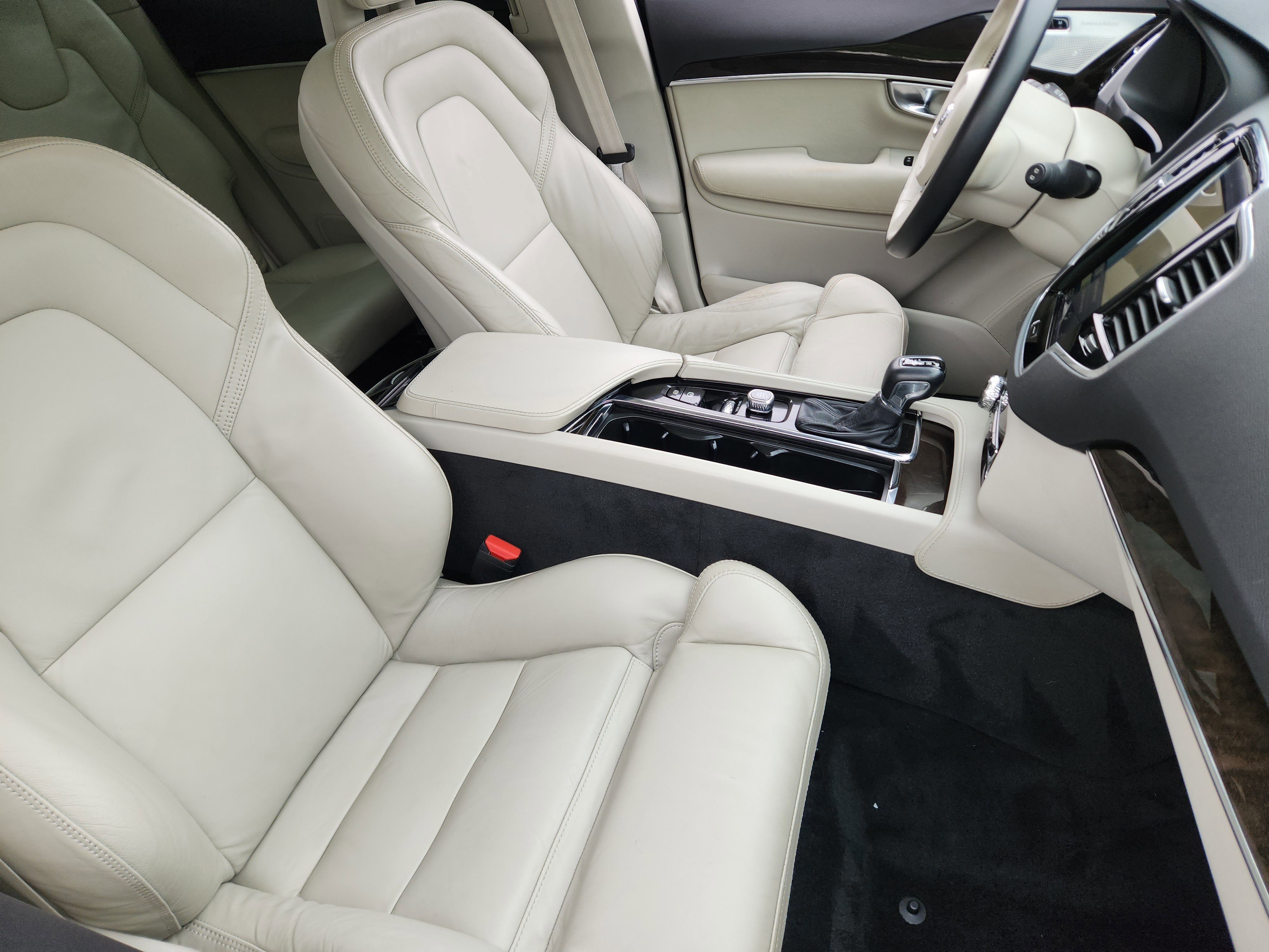 Used 2018 Volvo XC90 T6 Momentum AWD/4WD image 31