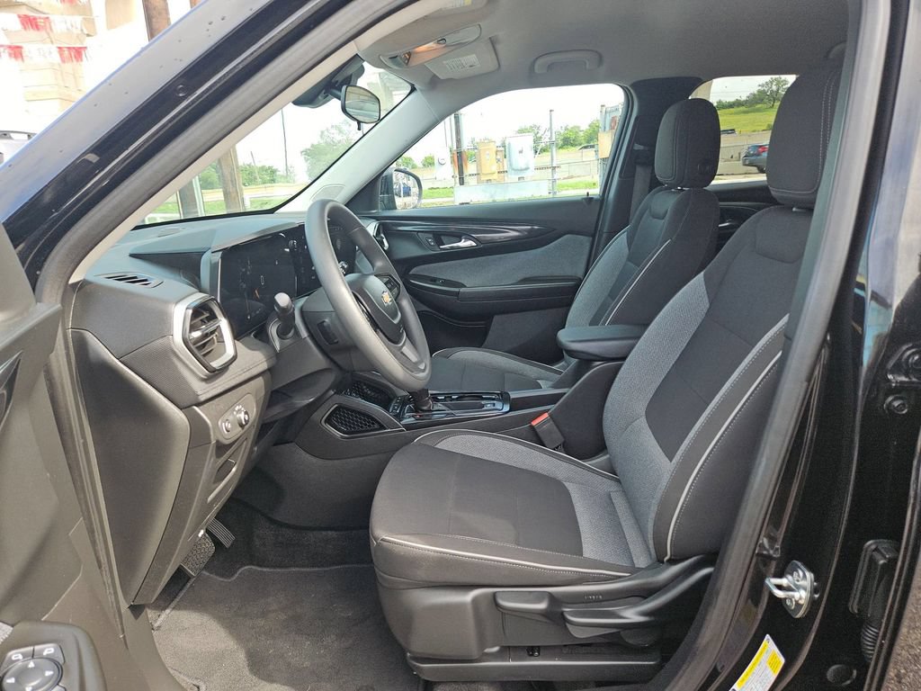 Used 2025 Chevrolet TrailBlazer LT AWD/4WD image 11