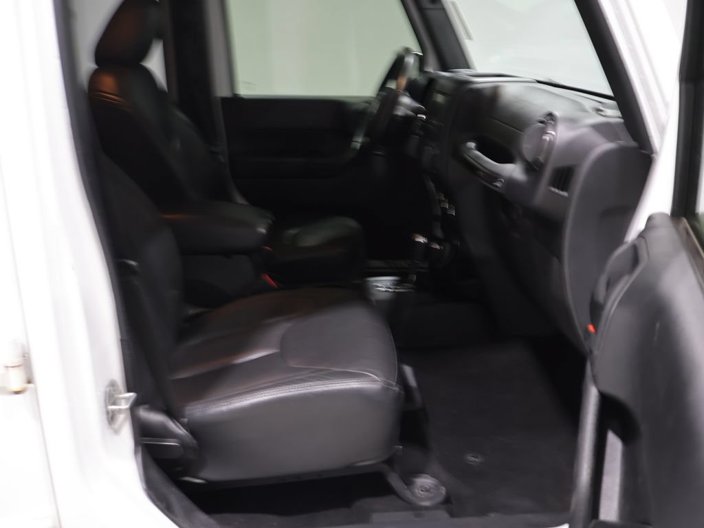 Certified 2017 Jeep Wrangler Unlimited Sahara AWD/4WD image 19