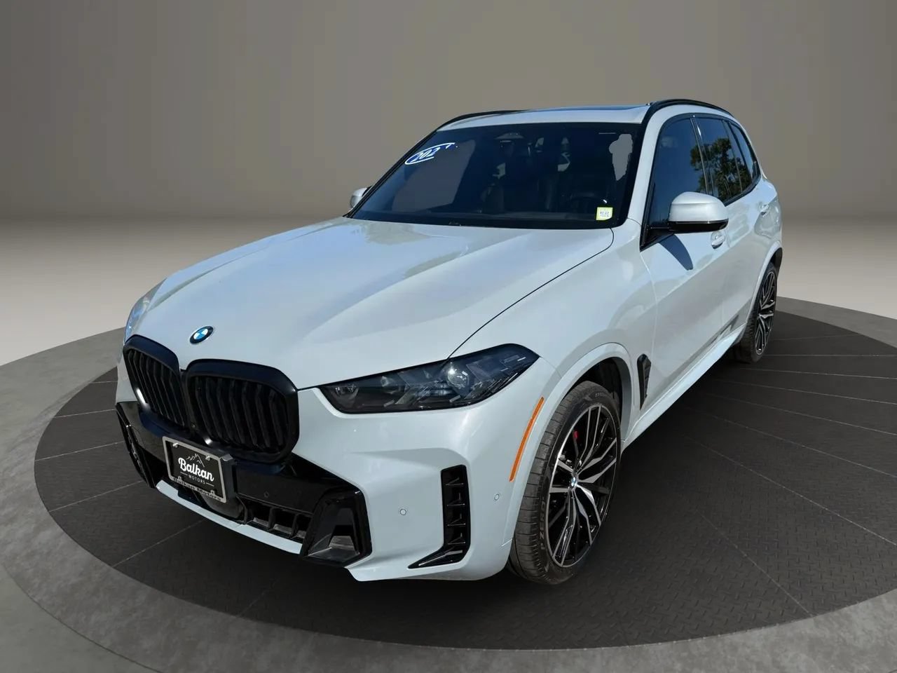 Used 2024 BMW X5 xDrive40i w/ M Sport Package AWD/4WD image 14