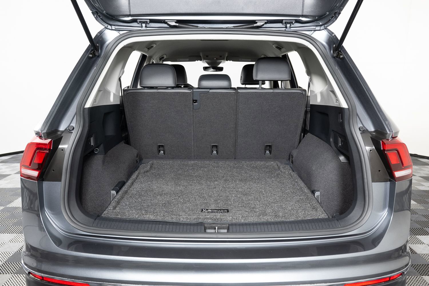 Used 2023 Volkswagen Tiguan SE image 21