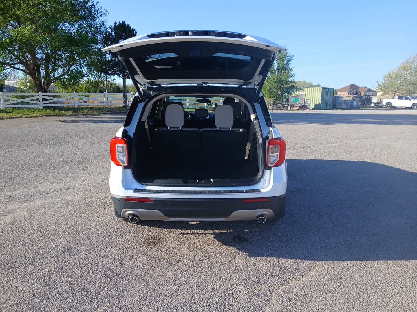 Used 2023 Ford Explorer Limited AWD/4WD image 6