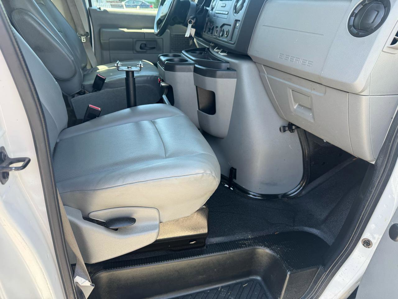 Used 2012 Ford E-250 and Econoline 250 w/ Insulation Pkg RWD image 13