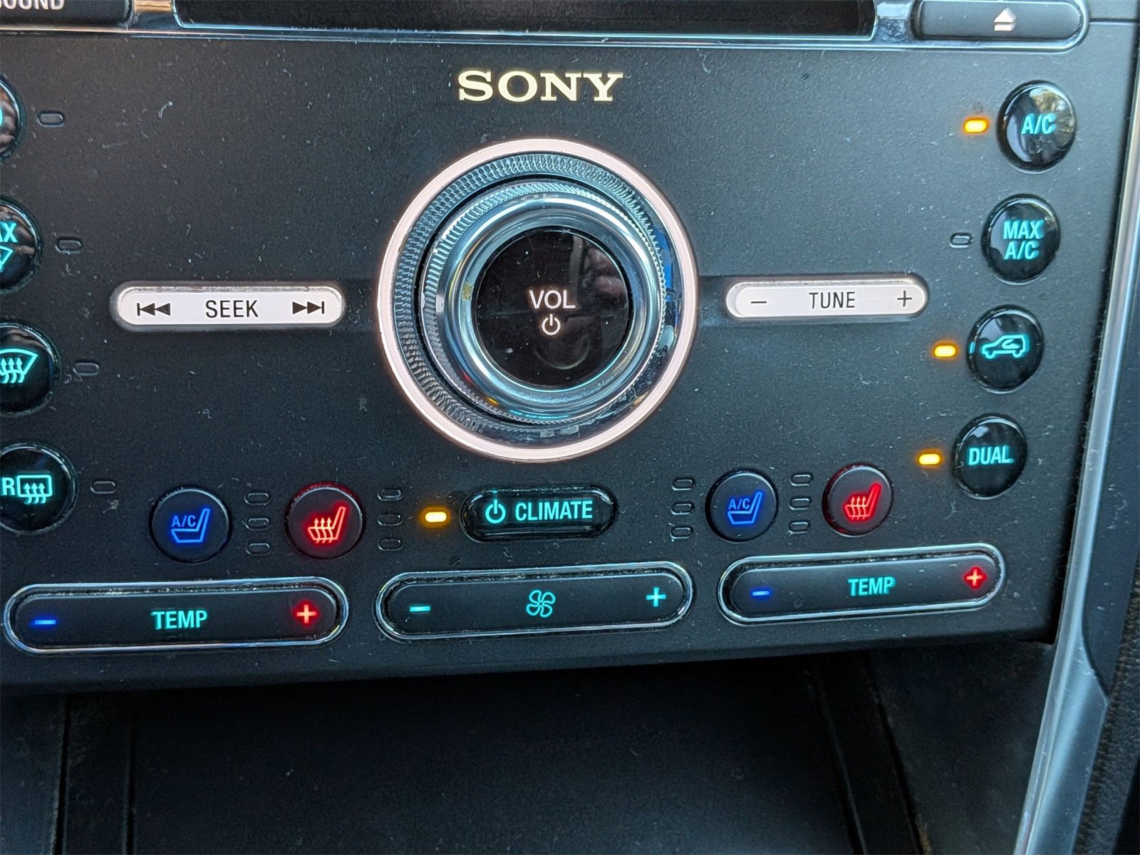 Used 2018 Ford Explorer Limited w/ Ford Safe & Smart Package image 25