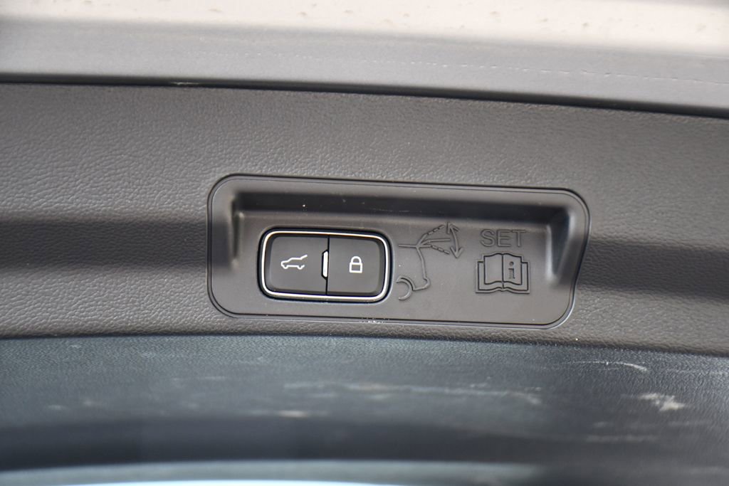 Used 2023 Ford Explorer XLT w/ Equipment Group 202A AWD/4WD image 21