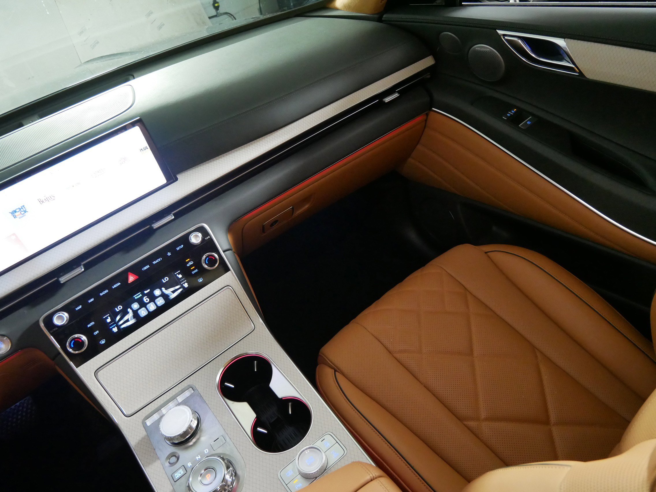 Used 2025 Genesis GV80 3.5T Prestige AWD/4WD image 11