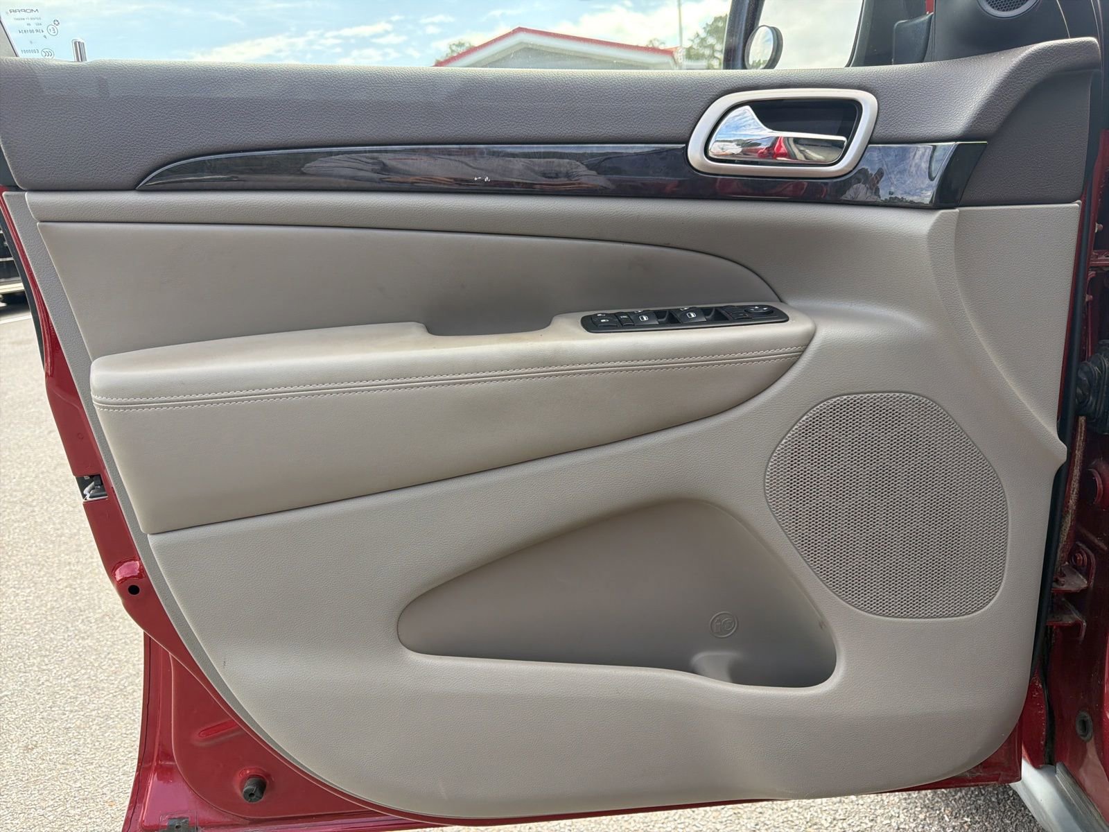 Used 2011 Jeep Grand Cherokee Laredo RWD image 11