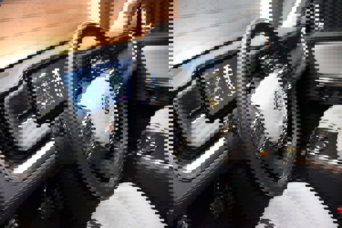 Used 2023 Rivian R1T Adventure image 33