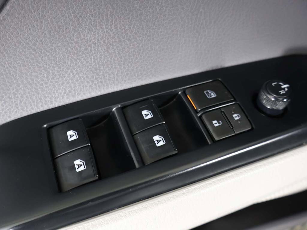 Used 2018 Toyota Camry SE image 33