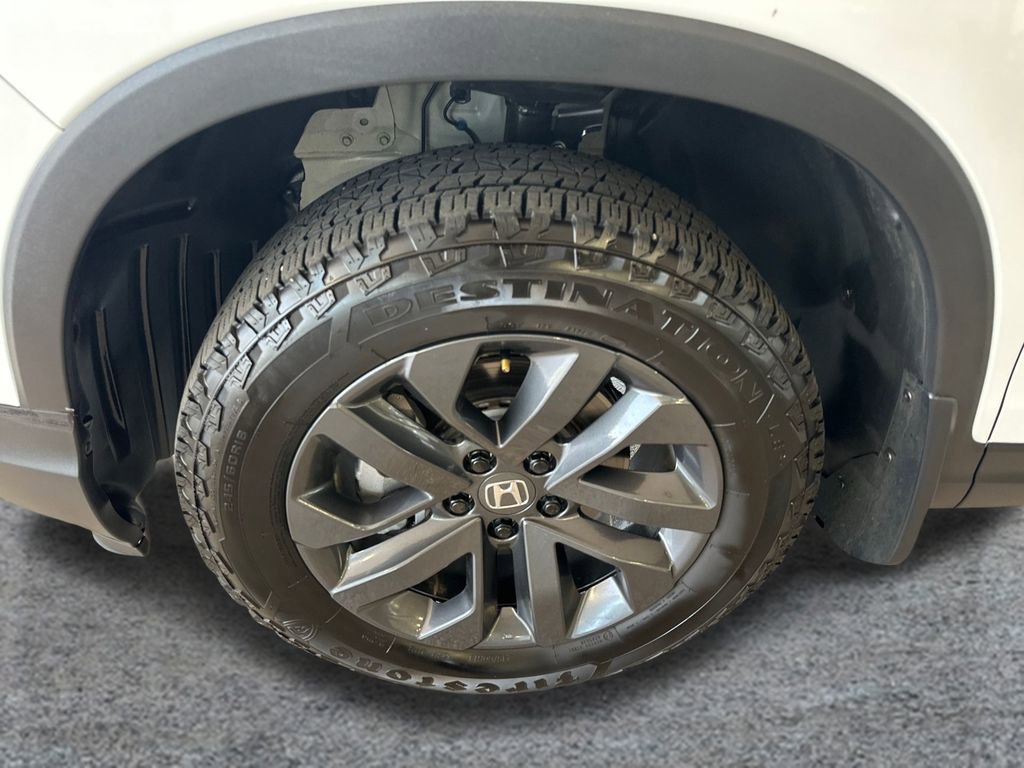 Used 2025 Honda Ridgeline Sport image 6