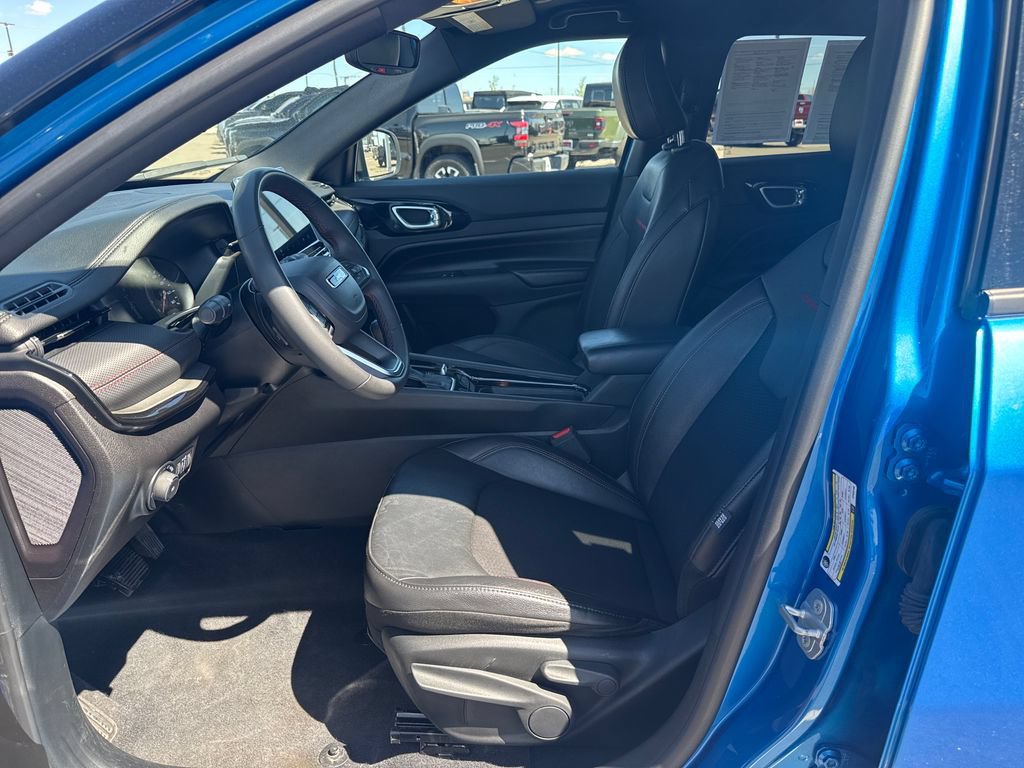 Used 2025 Jeep Compass Trailhawk AWD/4WD image 24