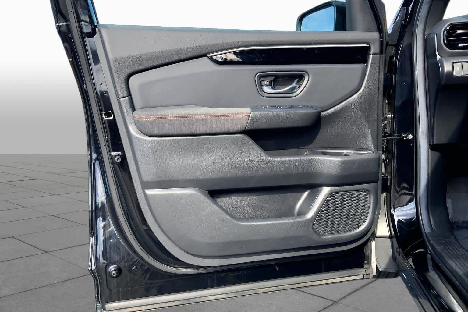 Used 2025 Honda Pilot Sport image 25