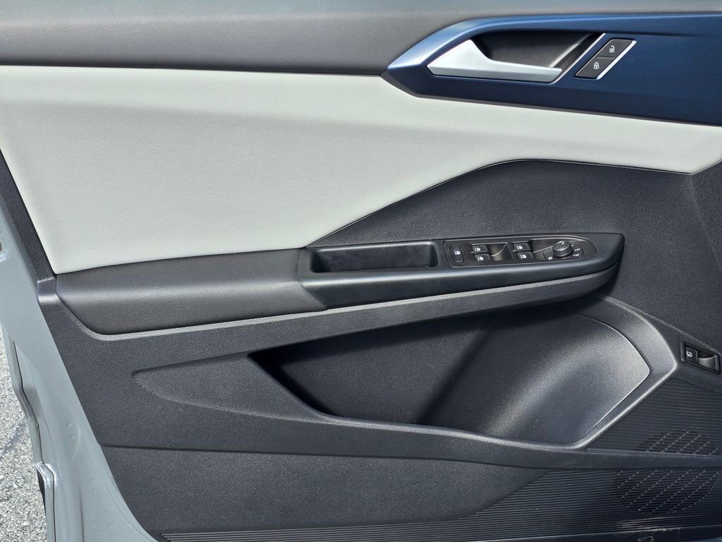 Used 2022 Volkswagen Taos SE image 15