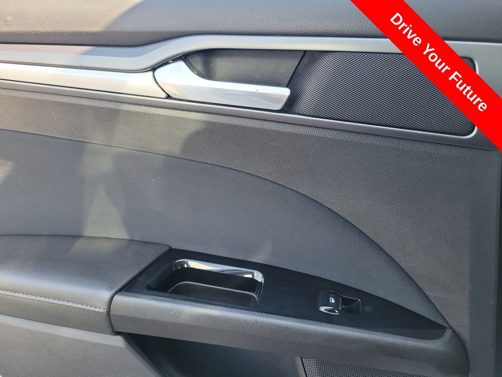 Used 2015 Ford Fusion SE FWD image 20