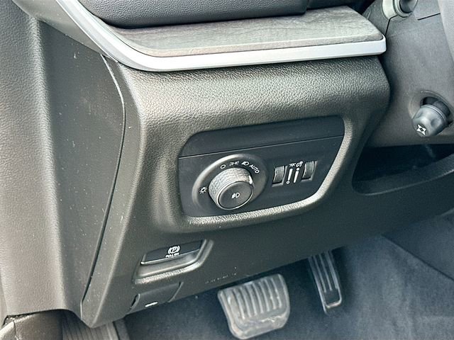 Used 2024 Jeep Grand Cherokee L Limited w/ Luxury Tech Group II image 10