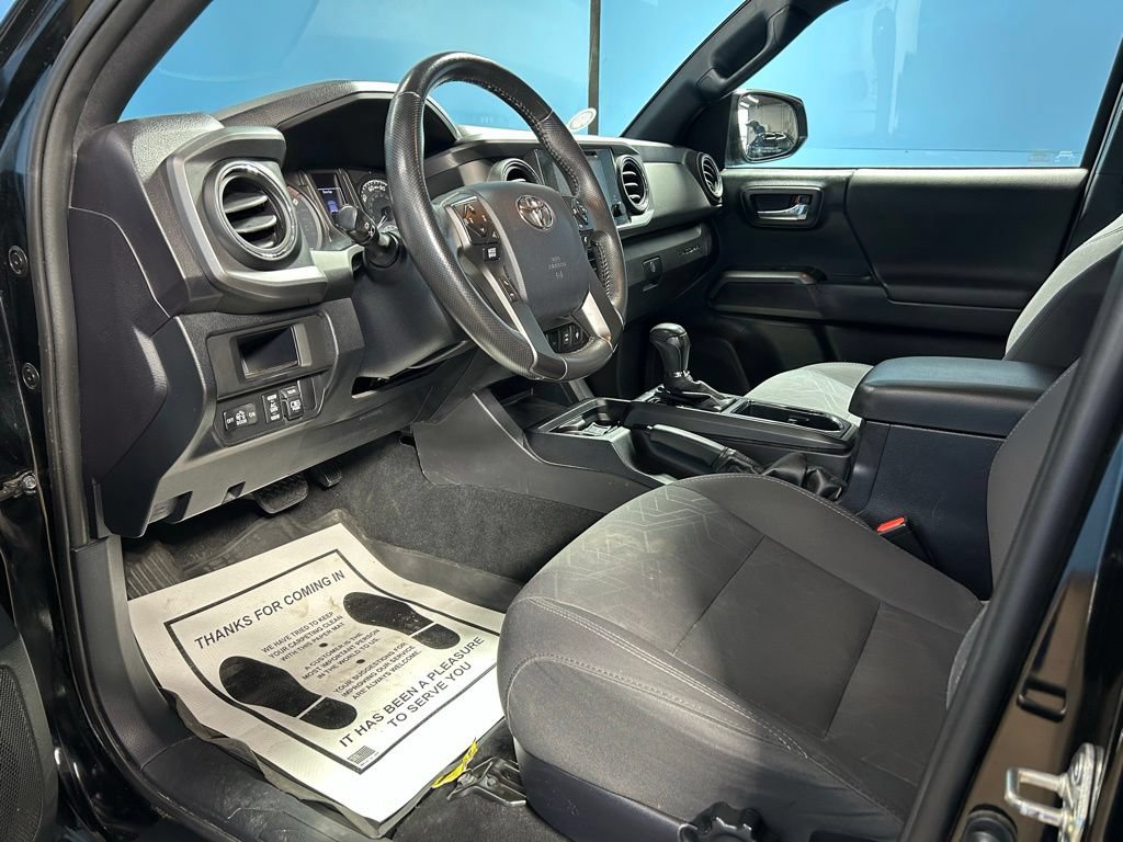 Used 2017 Toyota Tacoma TRD Off-Road AWD/4WD image 14