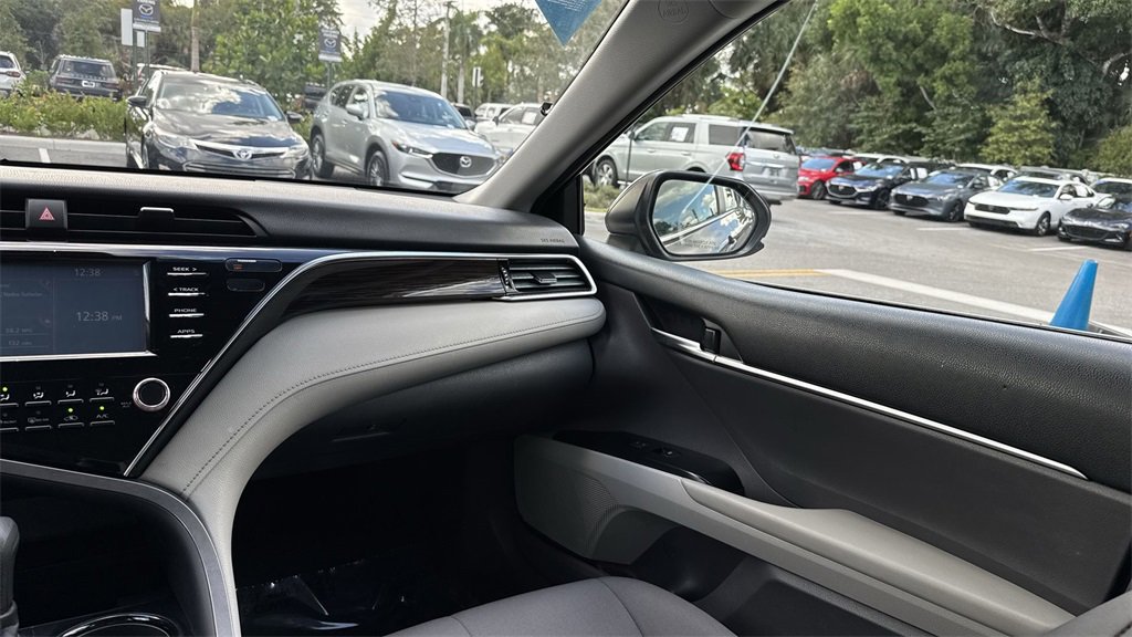 Used 2018 Toyota Camry L image 16