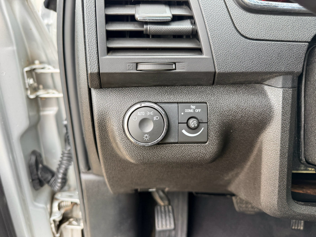 Used 2011 Chevrolet Traverse LT FWD image 24
