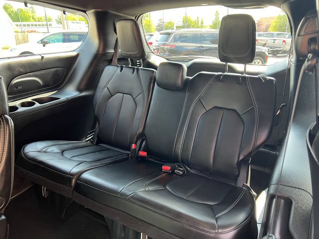 Used 2025 Chrysler Pacifica Select w/ Uconnect Theater Family Group AWD/4WD image 7