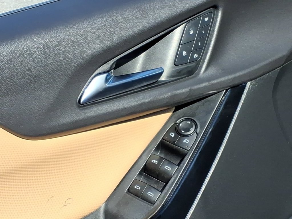Certified 2025 Chevrolet Equinox ACTIV w/ Convenience Package III FWD image 13