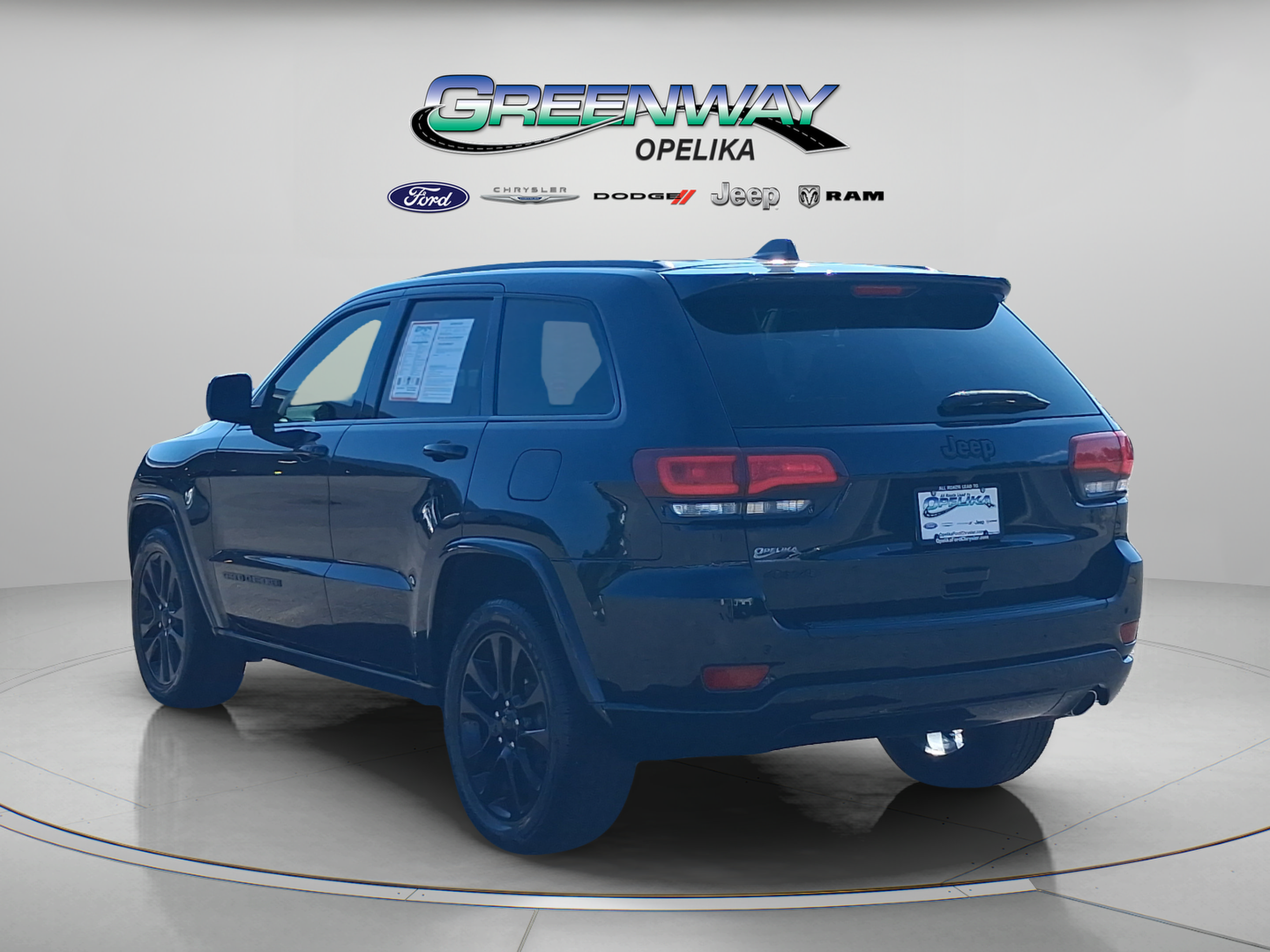 Used 2018 Jeep Grand Cherokee Altitude AWD/4WD image 5