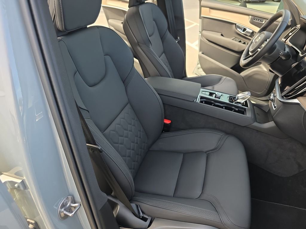 New 2026 Volvo XC90 T8 Plus image 18