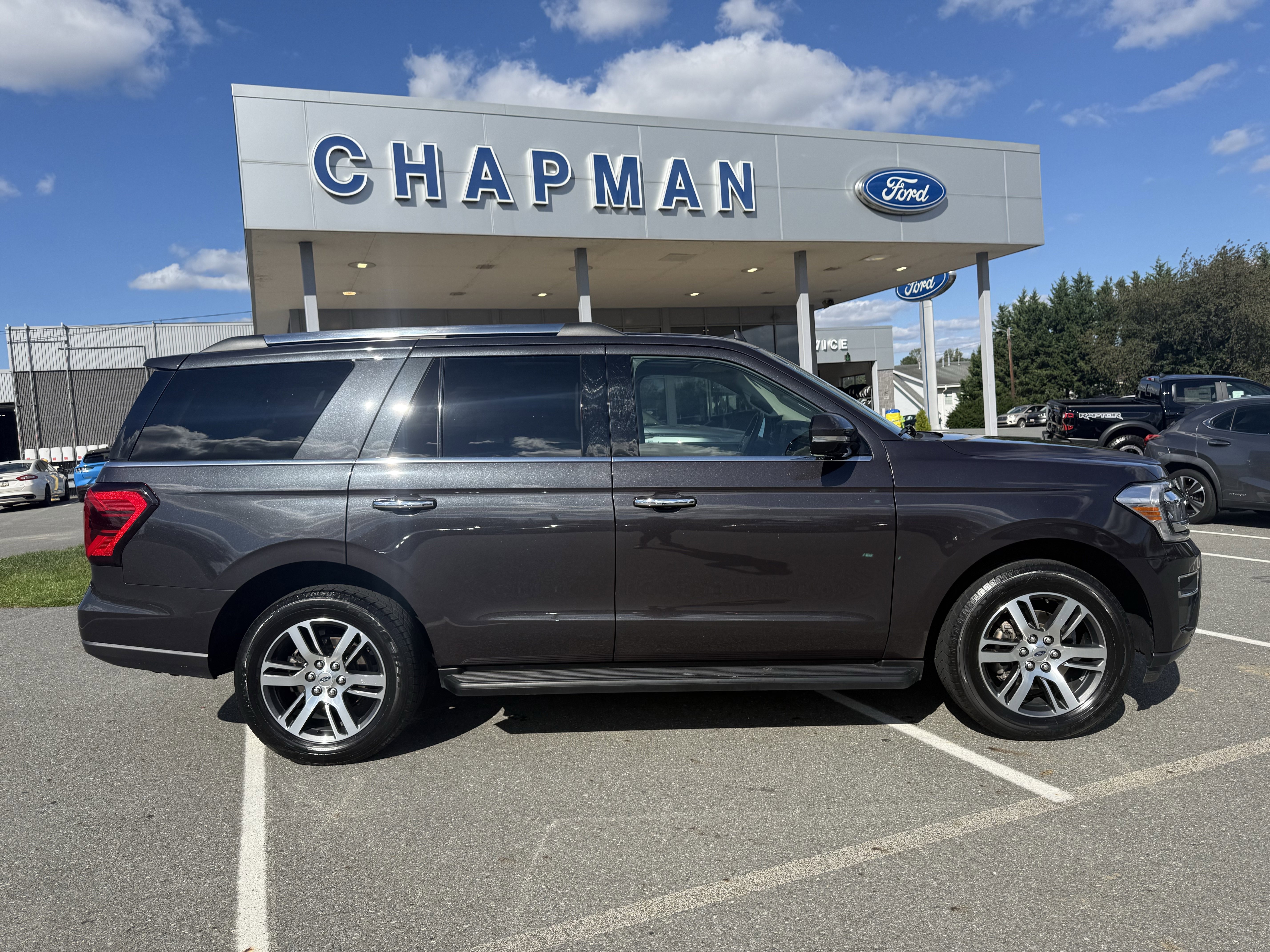 Used 2024 Ford Expedition Limited image 9