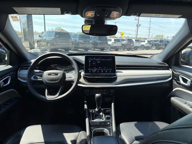 Used 2025 Jeep Compass Limited image 16