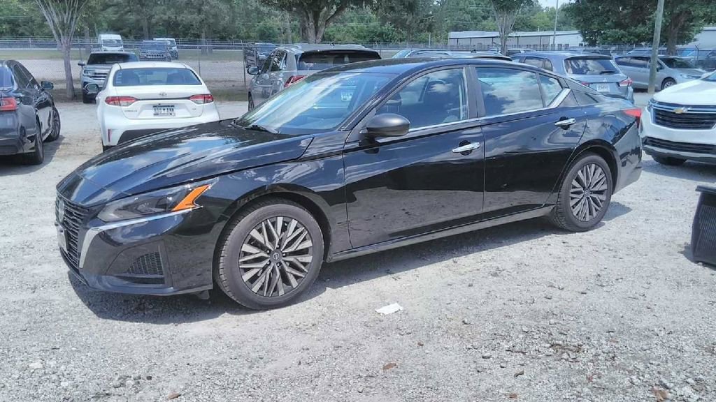Used 2024 Nissan Altima 2.5 SV FWD video 2