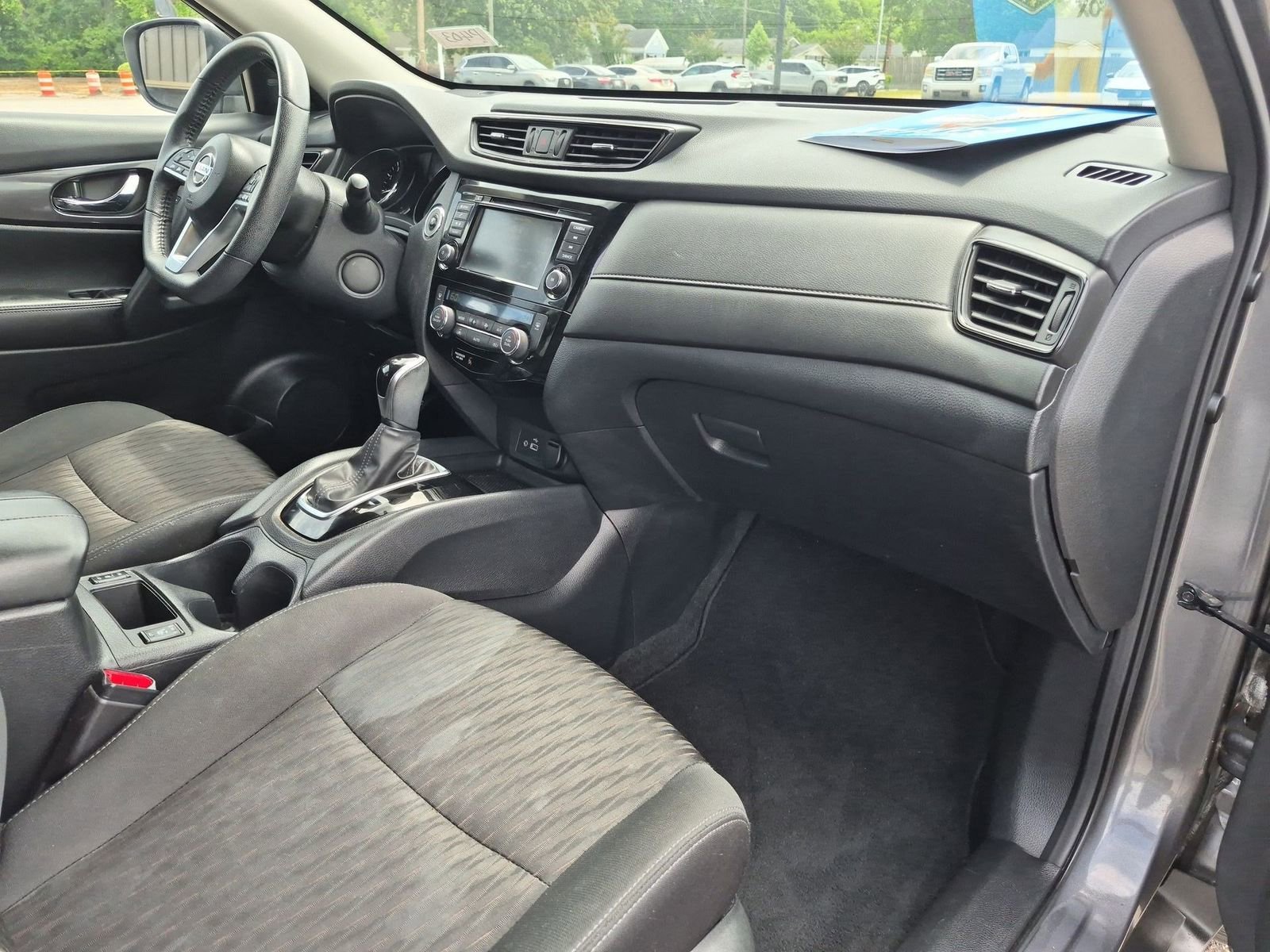 Used 2020 Nissan Rogue SV FWD image 29