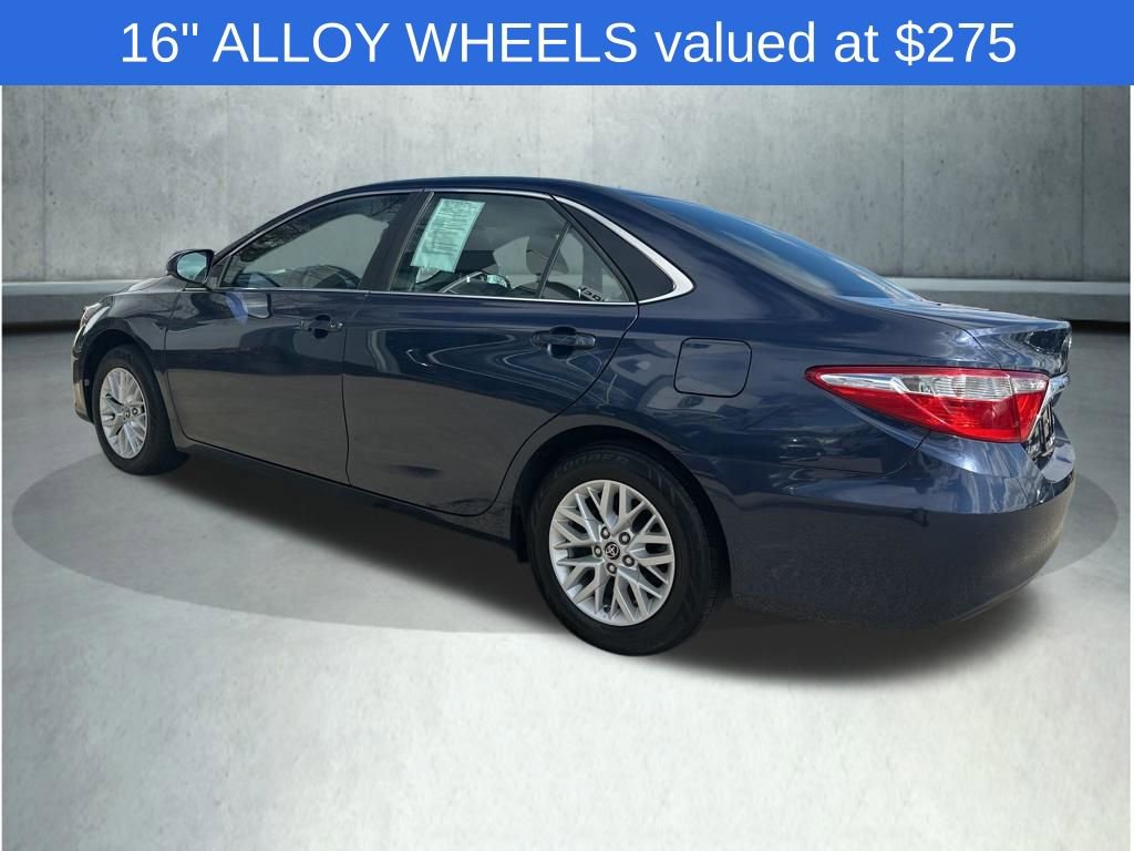 Used 2017 Toyota Camry LE image 3
