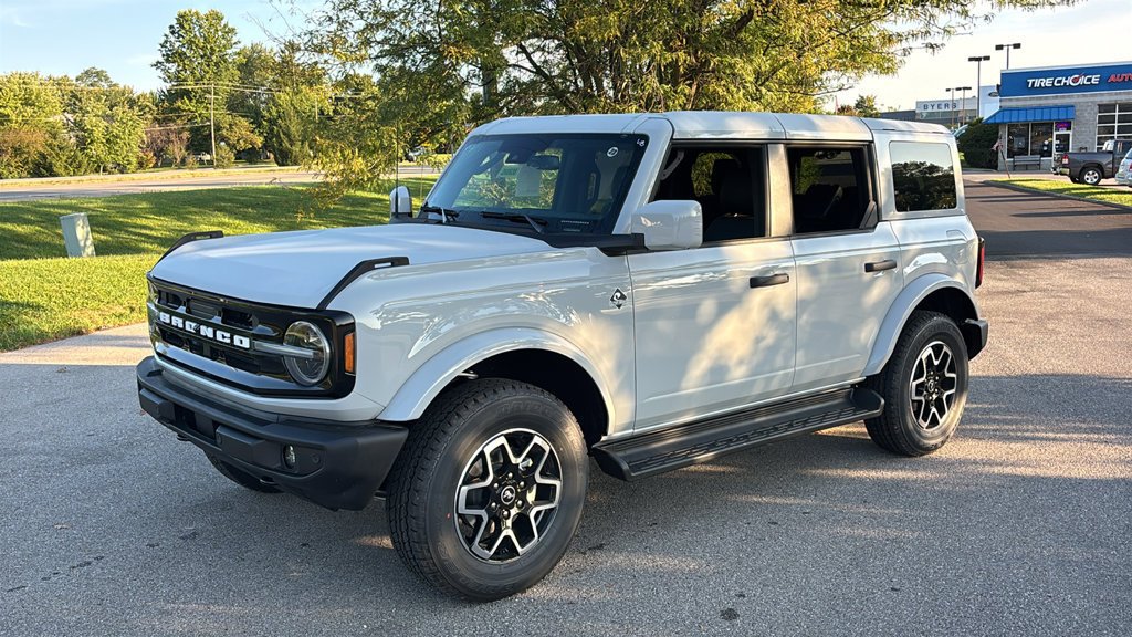 New 2026 Ford Bronco Outer Banks AWD/4WD image 2