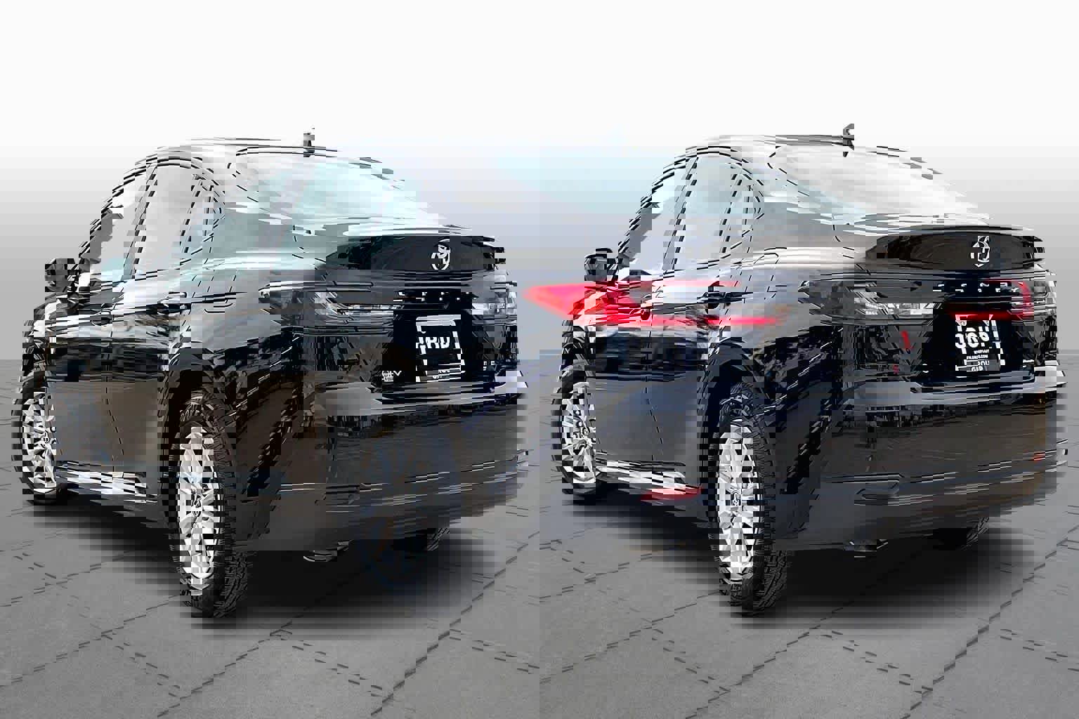 Used 2025 Toyota Camry LE image 11