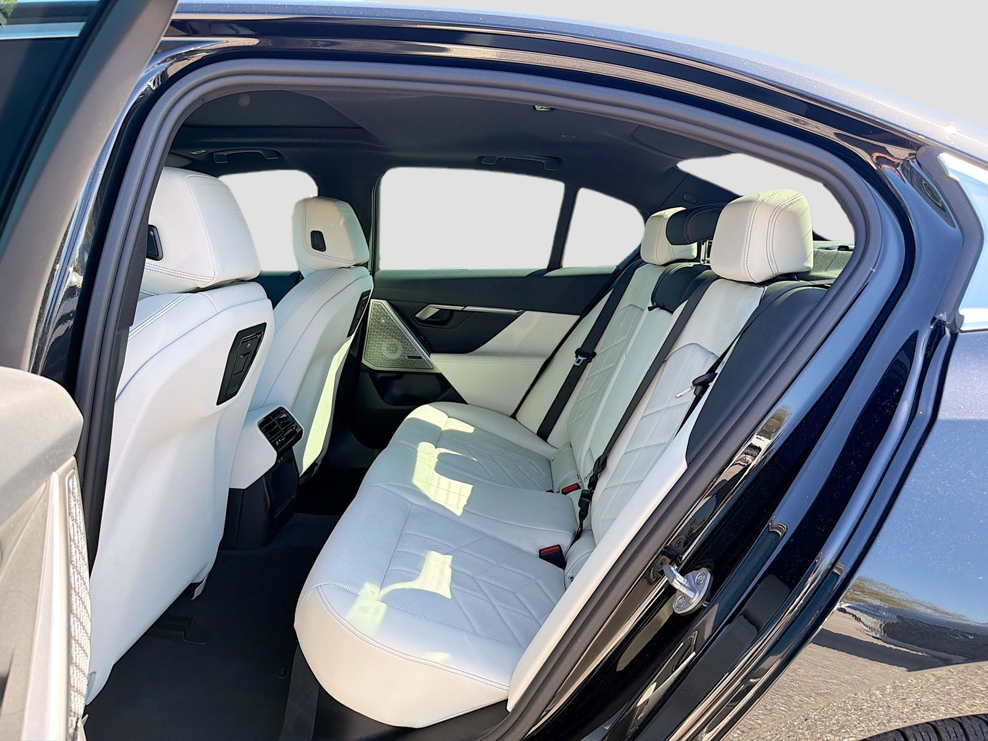 Used 2024 BMW 530i w/ Premium Package image 22