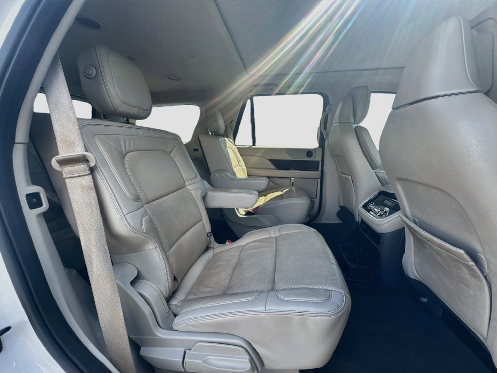 Used 2018 Lincoln Navigator Select AWD/4WD image 31