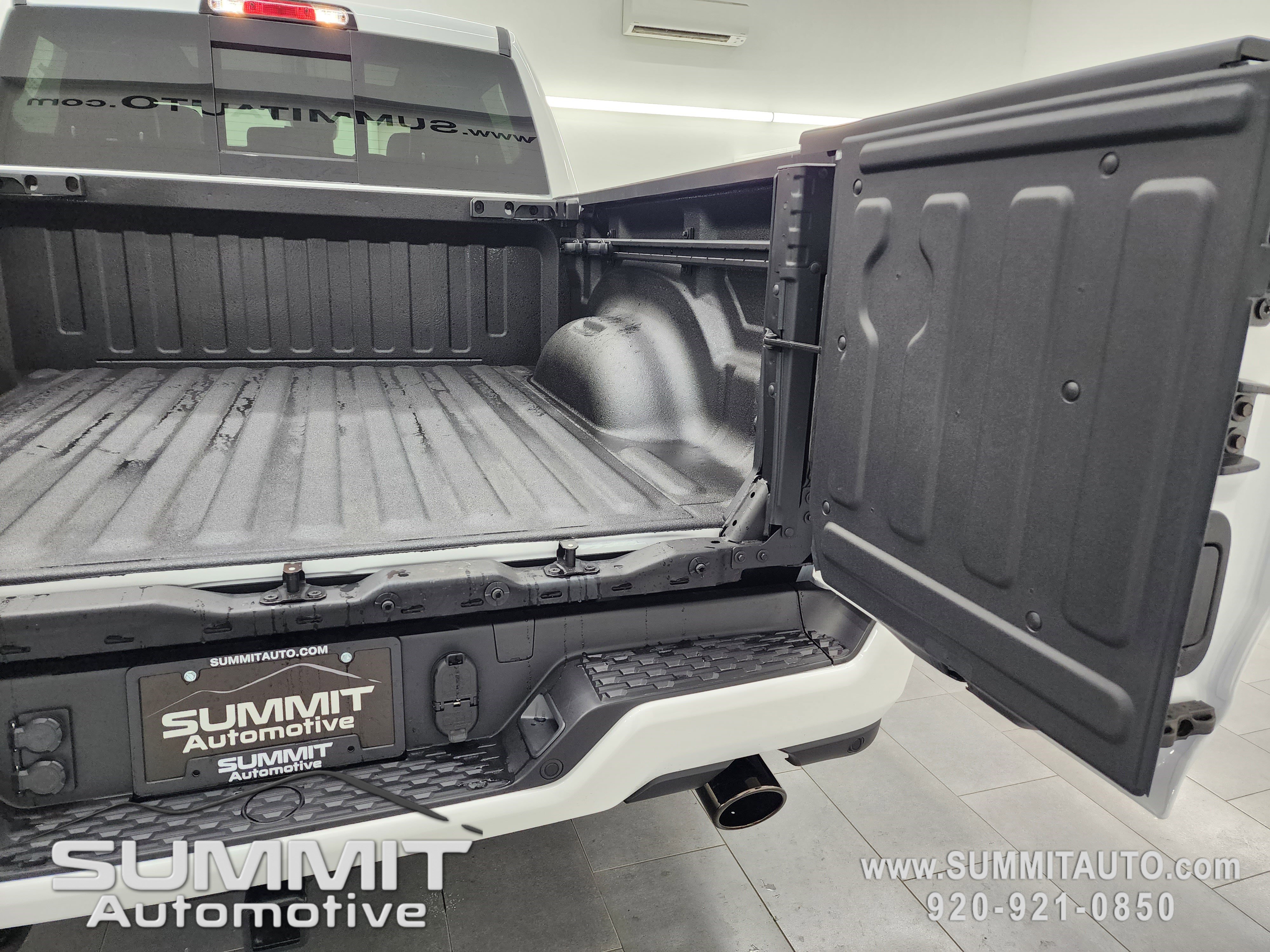 New 2026 RAM 1500 Laramie w/ Night Edition image 36