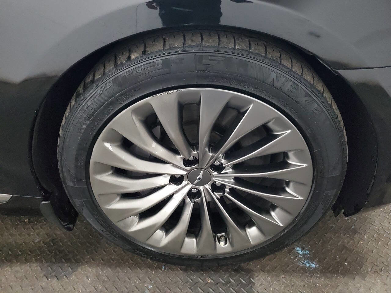 Used 2017 Genesis G90 3.3T Premium image 20