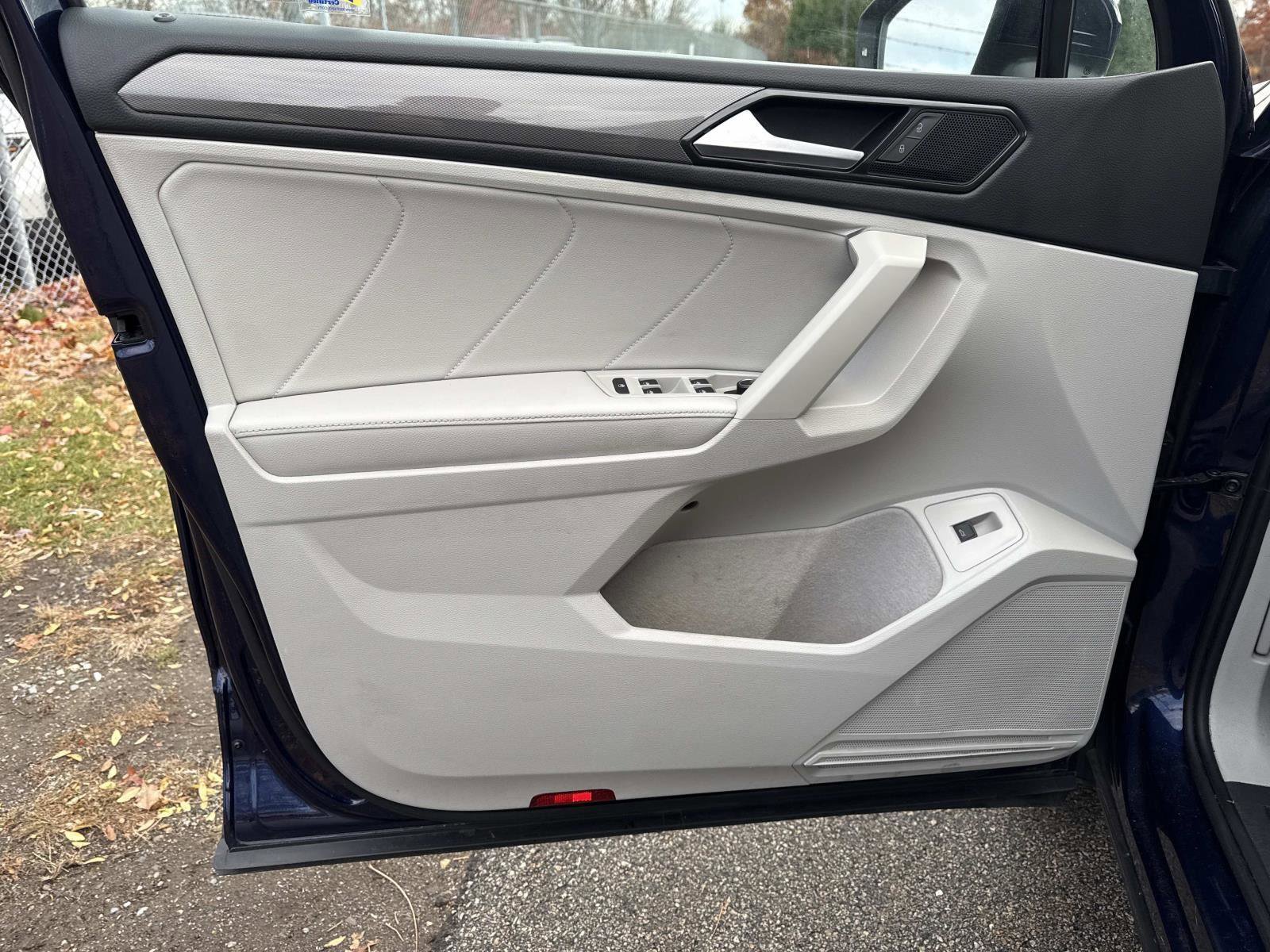 Certified 2022 Volkswagen Tiguan SE image 17