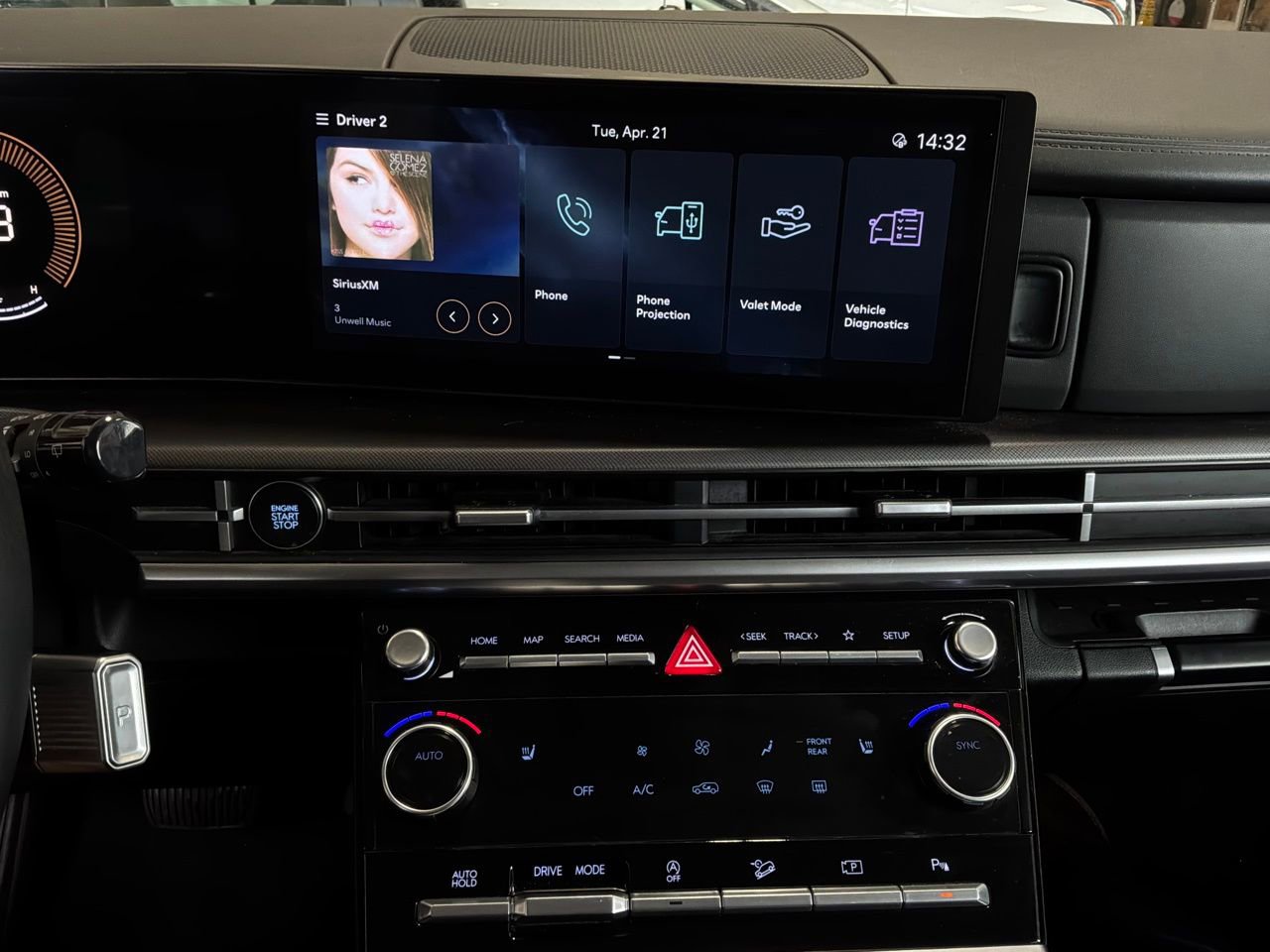 Used 2025 Hyundai Santa Fe SEL FWD image 26