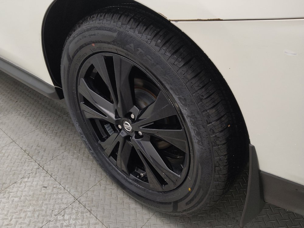 Used 2018 Nissan Pathfinder SL w/ Midnight Edition Package image 31