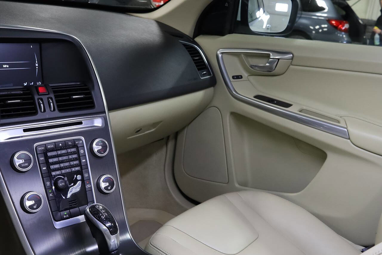 Used 2016 Volvo XC60 T5 Premier image 14