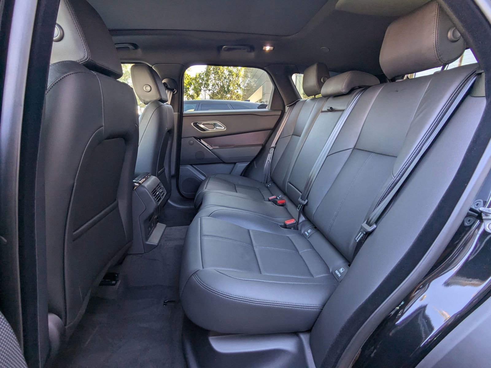 New 2026 Land Rover Range Rover Velar Dynamic SE image 16