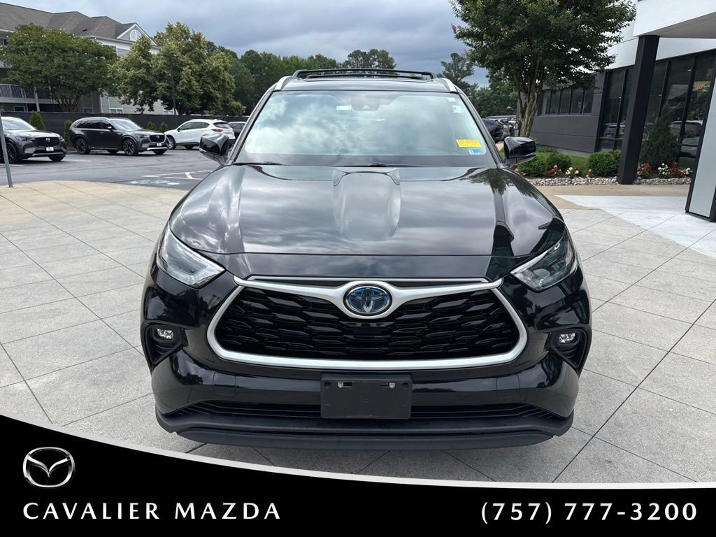 Used 2023 Toyota Highlander XLE AWD/4WD image 2